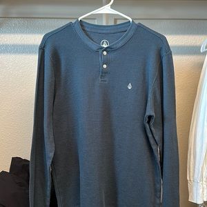 Volcom Mens Henley sz medium new w/o tags color is a blue
